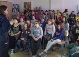 Bezpieczeństwo na drogach, w kontaktach z nieznaną osobą, w szkole i podczas korzystania z sieci Bezpieczeństwo na drogach, w kontaktach z nieznaną osobą, w szkole i podczas korzystania z sieci