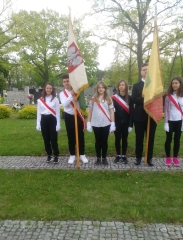 18 maja oddała hołd ofiarom obozu... 18 maja oddała hołd ofiarom obozu...