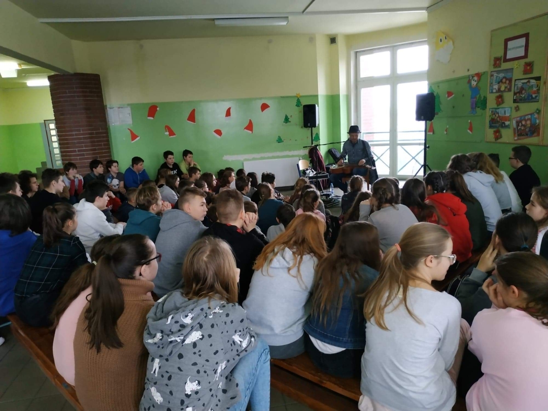 ...zwróceniem uwagi na wszelkie zagrożenia. ...zwróceniem uwagi na wszelkie zagrożenia.