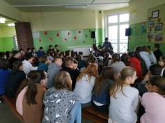 ...zwróceniem uwagi na wszelkie zagrożenia. ...zwróceniem uwagi na wszelkie zagrożenia.